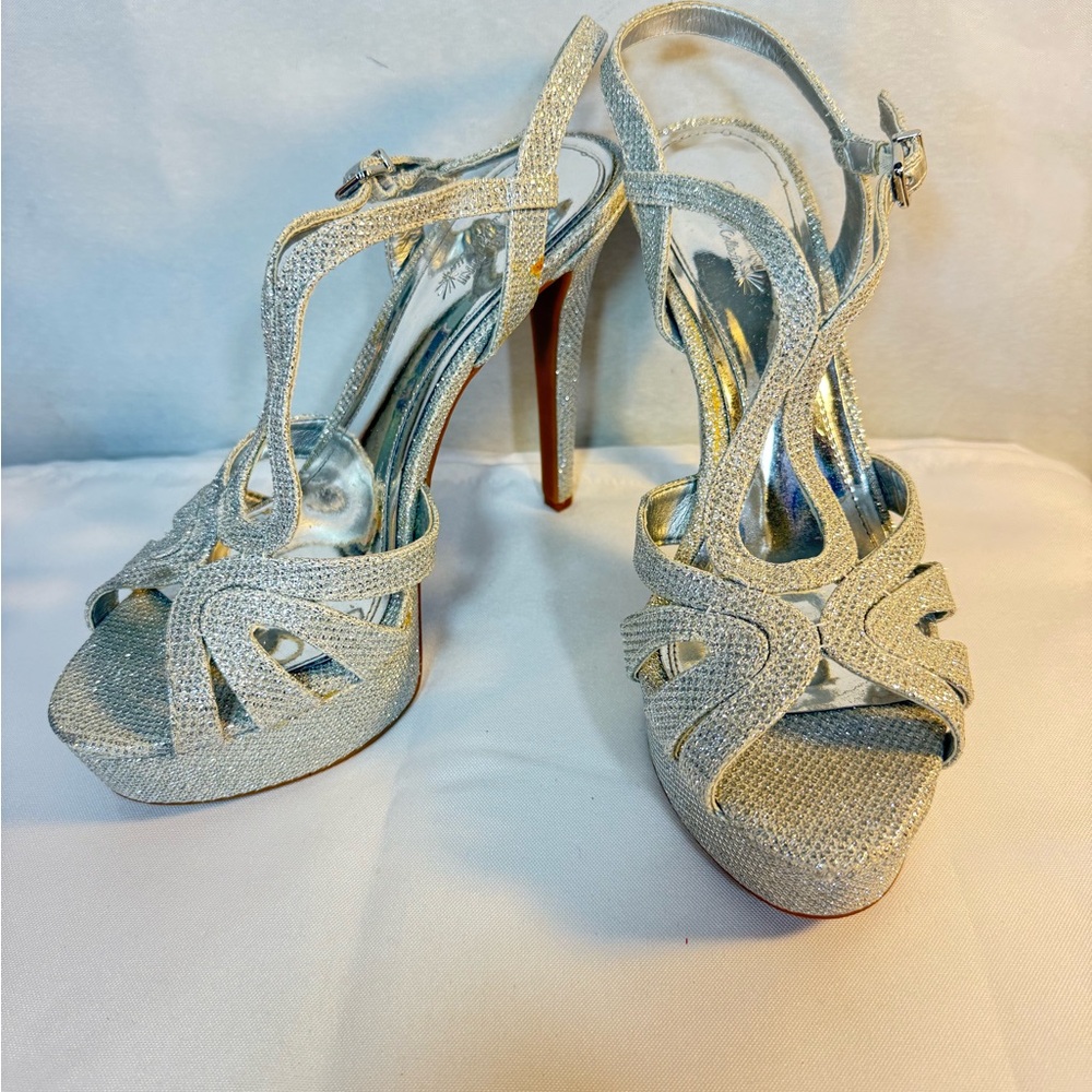 Gianni Bini Glittering Strappy Silver Platform Heels Sz 8.5